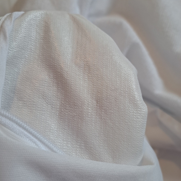 Mattress cover twin XL, white full coverage envelope style, zippers closed - Picture 2 of 5